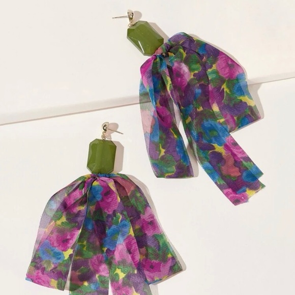 Vintage Flower Pattern Scarf Charm Drop Earrings - Picture 4 of 4